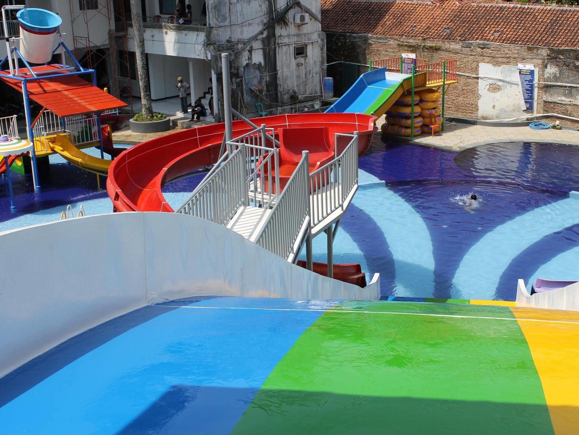 Aquarium Hotel Pangandaran Exterior foto